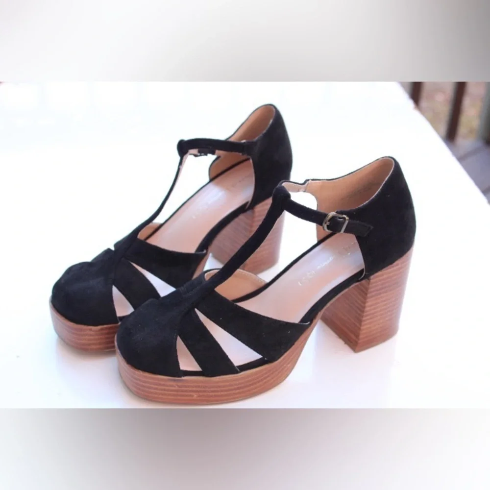 House of Harlow platform sandals